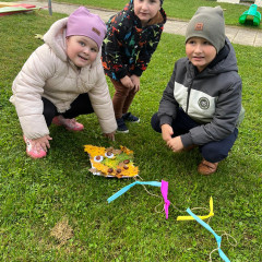 Vysoko až nad oblaka, do větru vám pouštím draka