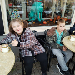 Relax v kavárně na horké čokoládě