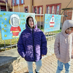 II.ZŠS- výstava venku (ZŠ Jubil. park)- Vesmír-11-25