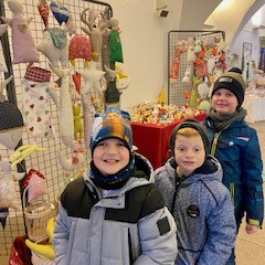 Výstava rukodělných výrobků v Domě umění.