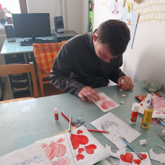 Výroba přáníček maminkám ke dni Sv.Valentýna