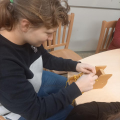 Zavazujeme tkaničky