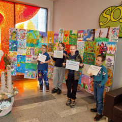 Předání Diplomu a odměny za vítězný výkres do soutěže Jaro kolem nás