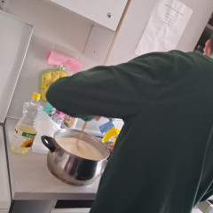Sladké palačinky s domácí marmeládou tvoříme sami v kuchyňce.