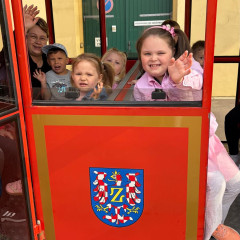 Jedeme vláčkem na výlet, chceme vidět celý svět