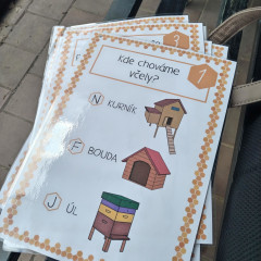 Den včel