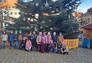 Druháci prožili adventní den v divadle