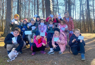 Zimní stezka do lesíka nad skalou