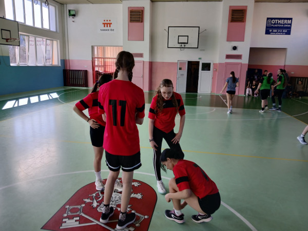 Okrskové kolo v košíkové - starší žákyně