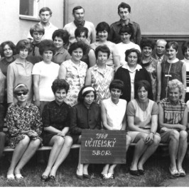 Fotogalerie pedagogického sboru před rokem 1989 | 