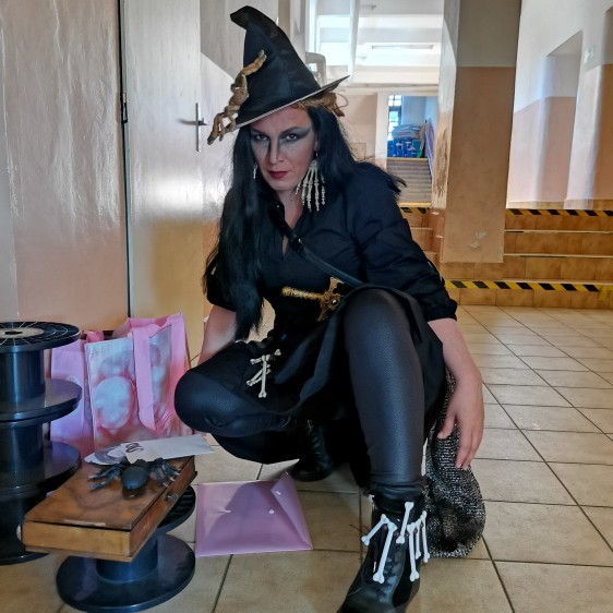 Nikdo nepoznal paní učitelku. | 