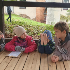 Tajenka Lesní stezky ve školní zahradě