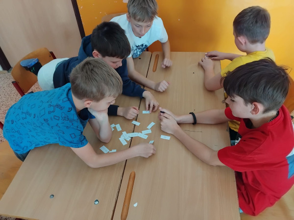 Matematika, která baví: Čtvrťáci v roli týmových hráčů