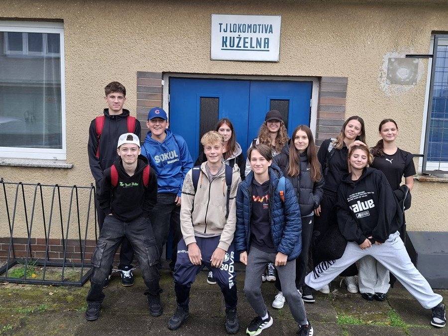 Mladší i starší na Lokotce