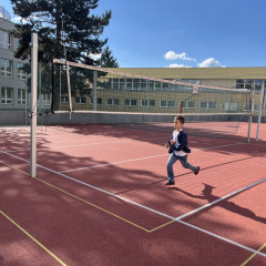 ŠD podzimní hry a zpívání na školní zahradě